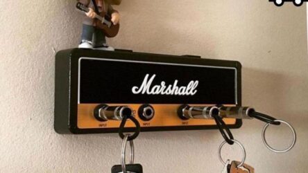 Vintage Amplifier Style Wall Key Holder with Guitar Plug Keychains